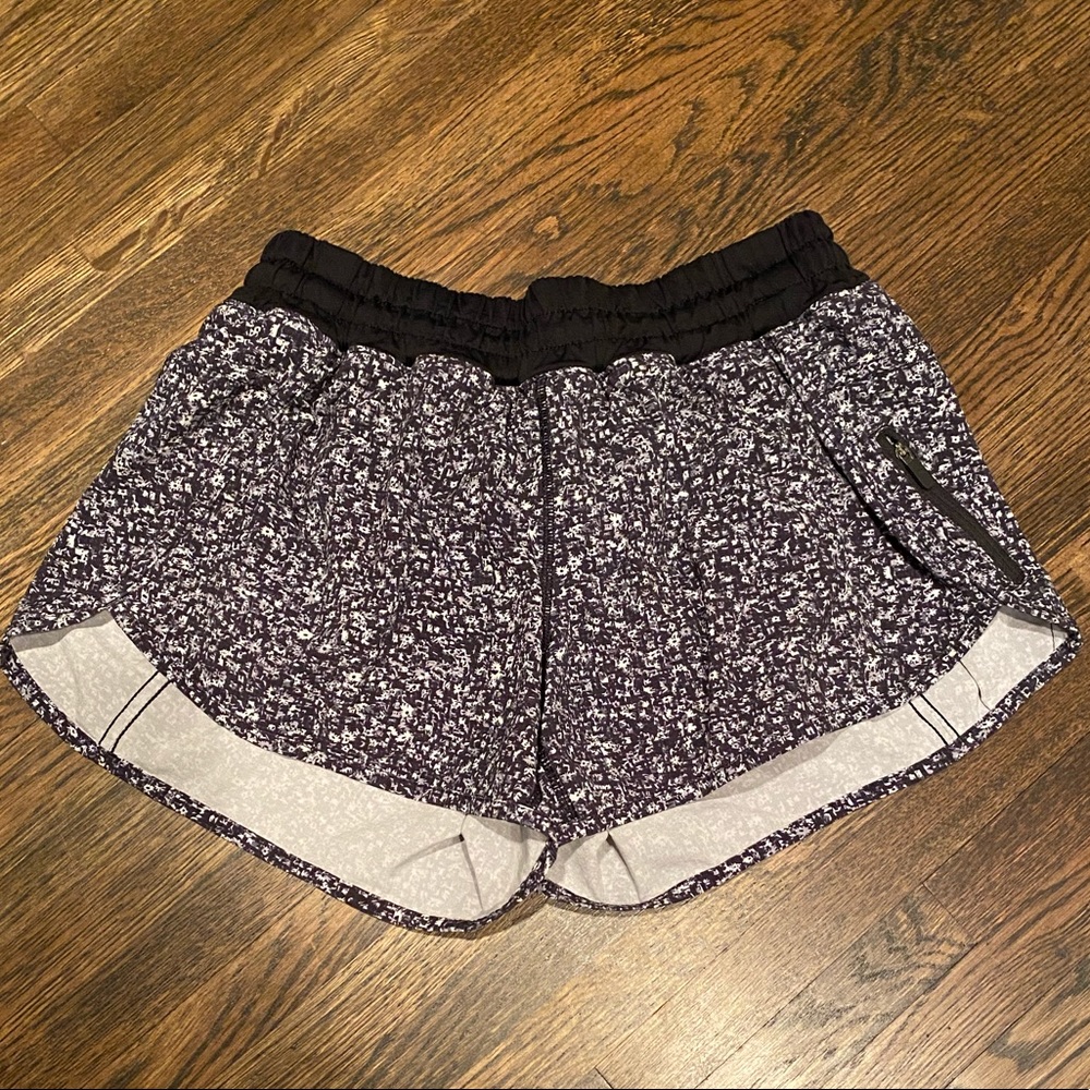Black and white lululemon shorts